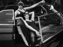 Сексапильная Адриана Лима в БДСМ-маске и боди оседлала Ирину Шейк в фотосессии