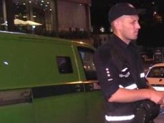 В Киеве неизвестный забрал из инкассаторской машины пакеты с деньгами