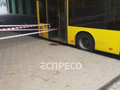 В Соломенском районе столицы женщина упала под колеса автобуса