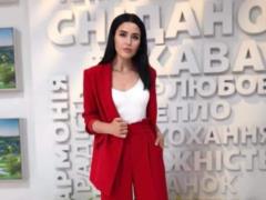 Стройная Людмила Барбир в боди и прозрачном платье-кольчужке готовится к  Танцям з зірками 