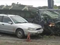 Под Полтавой грузовик, перевозивший военную технику попал в ДТП с двумя автомобилями