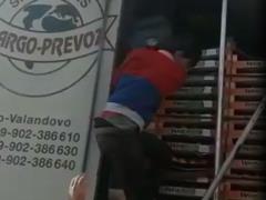 Пограничники Волынской области обнаружили в рефрижераторе троих нелегалов