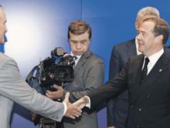 Медведев отправил Медведчуку срочную телеграмму
