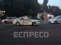 В Киеве BMW влетела в Toyota, три человека пострадали