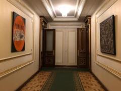 Какие картины развешены в Офисе Зеленского
