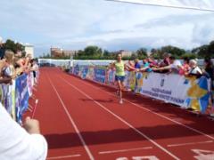 Украинские и иностранные спортсмены пробежали марафон по Харькову