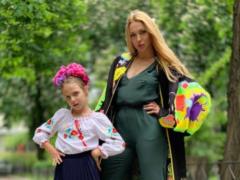  Чудо в перьях : Полякова насмешила юзеров кривляниями младшей дочери