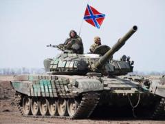 Россия в неизвестном направлении вывозит с Донбасса танки