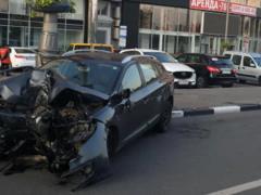 Ночное ДТП на Павловской в Харькове, Renault буквально расплющило от удара о столб