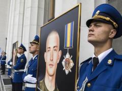 В Киеве почтили память гвардейцев, убитых под стенами Верховной Рады