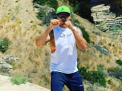  Hello amigos . Усик на английском пригласил болельщиков на дебютный бой в супертяжелом весе