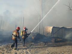 Спасатели ликвидировали пожар в киевском гидропарке