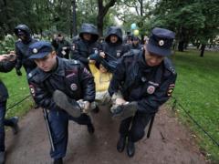 В Петербурге задержаны трое участников акции в поддержку мира и Украины