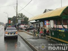 Под Киевом сотрудник полиции охраны врезался в остановку