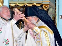 Их  скрепы : священник из Оренбурга, усыновивший 70 детей, подозревается в изнасиловании