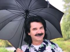 Павел Зибров порадовал фанов песней про свои легендарные усы