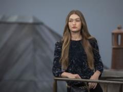 Разъяренная Джиджи Хадид силой вытолкала наглую пранкершу с подиума