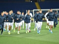 Подарки и невероятный ажиотаж. Сборная Украины провела открытую тренировку в Харькове