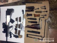 В Киеве спецназовцы задержали мужчину, который перевозил и хранил дома оружие