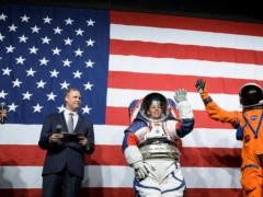 В NASA представили новые скафандры для полетов на Луну и Марс