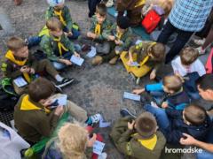 В Киеве сплели самый длинный браслет в Украине