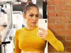 Потная Дженнифер Лопес показала изящную фигуру в спортзале