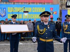 В Харькове провели выпуск военных летчиков