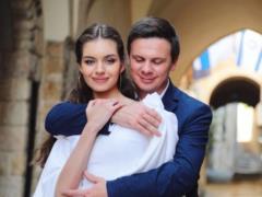 Жена Дмитрия Комарова рассказала, почему резко сорвалась к нему через полмира