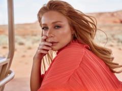Нежная Тина Кароль снялась на фоне живописного каньона в США