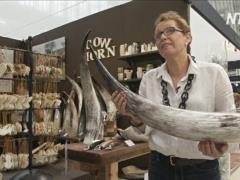 Игрушки из рогов и плёнка из воска: на рождественской выставке в Лондоне в тренде экологичность