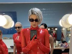MARUV в красном латексном боди получила российскую премию как  Певица года 