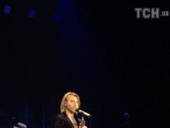 Во время концерта Олега Винника фанатки дубасили друг друга и таскали за волосы