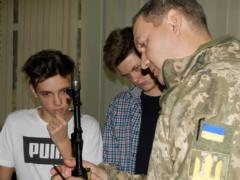 Как в Днепре армейцы помогают делать уроки  Защиты Отечества  интересными