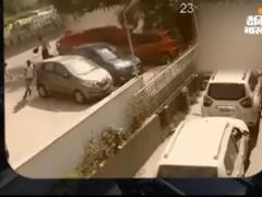 В Индии машина упала на женщину с 17-метровой высоты