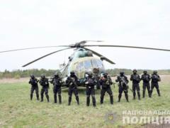 Глава Нацполиции отметил луганского спецназовца за добросовестную службу в ООС