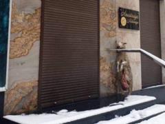 У Харкові біля магазину хутра вивісили тушу вівці