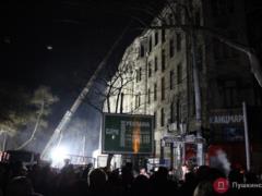 В Одессе под стенами сгоревшего колледжа провели акцию  Халатность убивает 