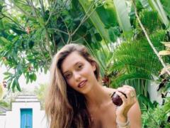 Regina Todorenko showed a figure in a swimsuit a year after giving birth