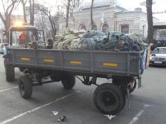Под Верховной Радой убирают за националистами