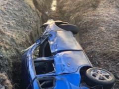 В Харькове Honda улетела в кювет, двое пострадавших