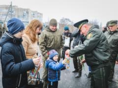 Гвардейцы получили сертификаты на новые квартиры в Виннице