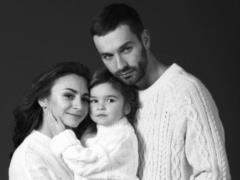 Илона Гвоздева умилила трогательным фотосетом с мужем и четырехлетней дочкой