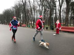 В Харькове устроили благотворительный забег Сант