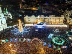 В Киеве Новый год возле главной елки встретили более 100 тыс. человек