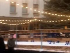 Под окнами у Зеленского можно бесплатно покататься на коньках