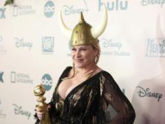 Johansson with a bow on his ass and Arquette in a Viking helmet surprised with images on the Golden Globe
