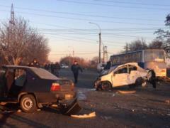 В Никополе столкнулись автобус и два авто: один человек погиб, 12 – пострадало