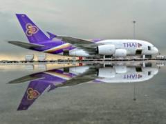 Самолет Thai Airways совершил вынужденную посадку с двумя мертвыми пассажирами на борту