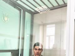 Владимир Остапчук показал фото из Подольского суда, где разводится с женой