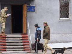 Министр обороны опроверг информацию о принудительном призыве в армию 18-летних парней